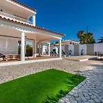 Villa Dos Sonhos V3 Lucia-vip By Interhome